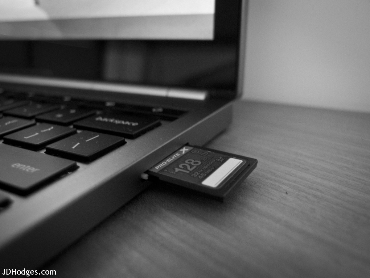 Does the Google Pixel Chromebook support 128GB SD cards