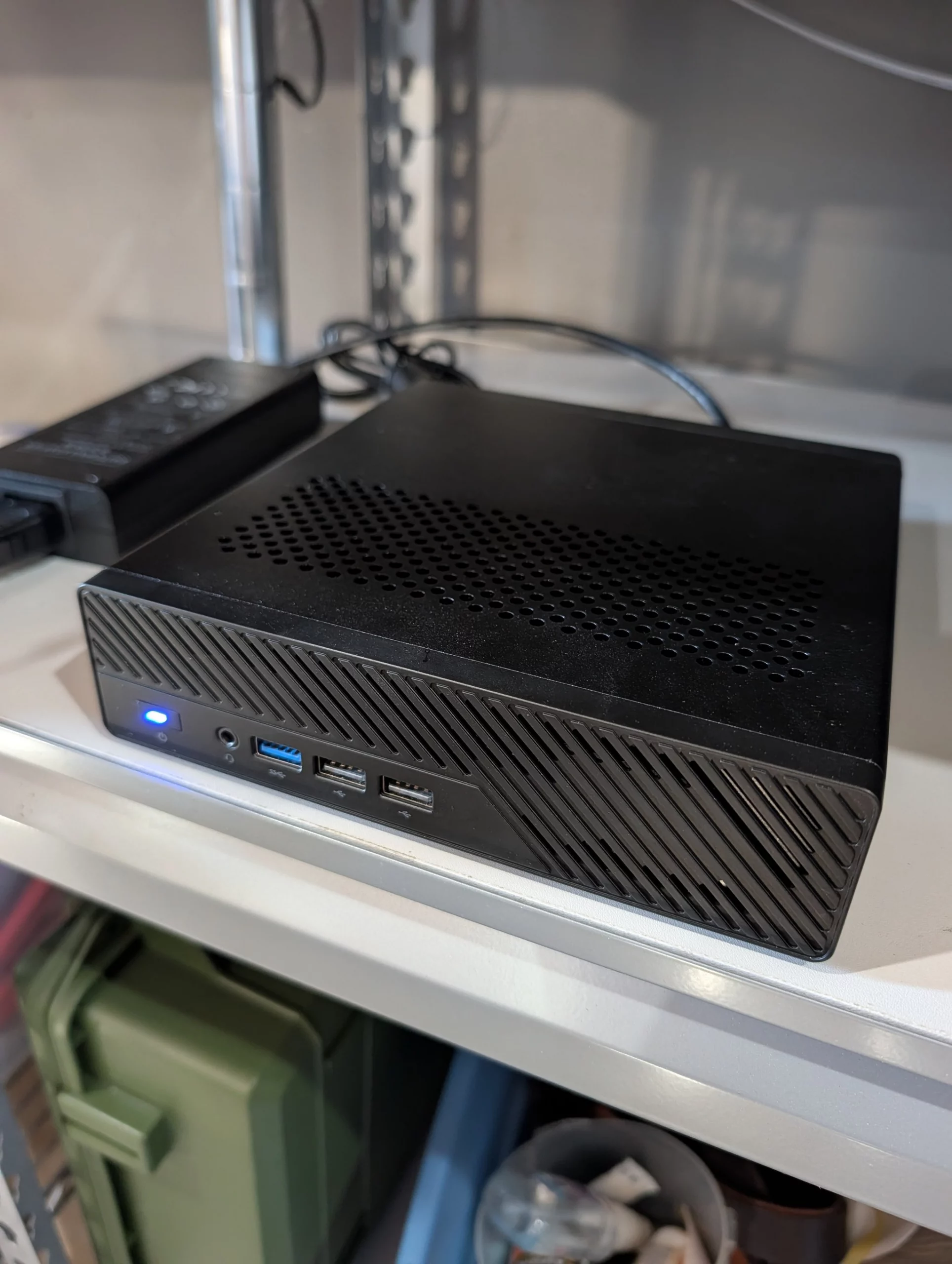 その他 maco Minisforum MS-01 Proxmox Review: 2 Months Off-Grid on Solar