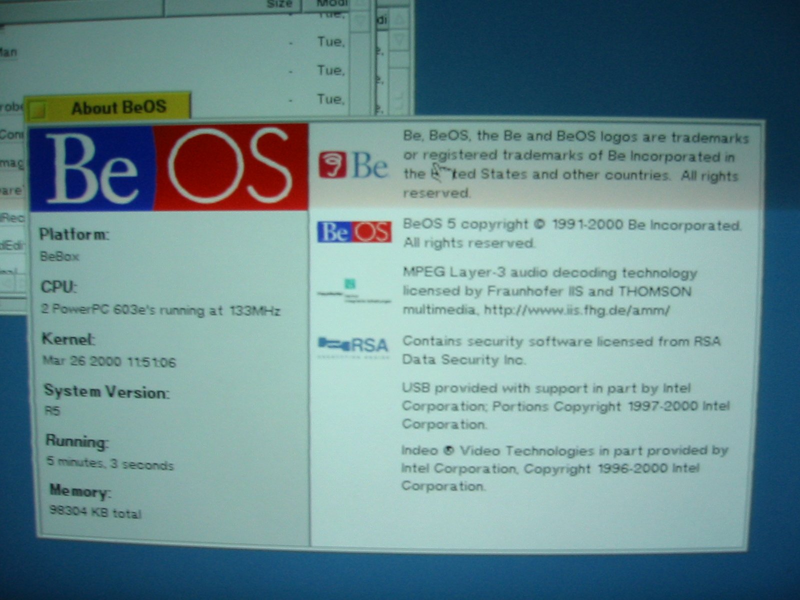 BeOS About dialog screenshot taken from the BeBox in November 2001, showing Platform BeBox, CPU 2 PowerPC 603e at 133 MHz, Kernel Mar 26 2000, System Version R5, Memory 98304 KB