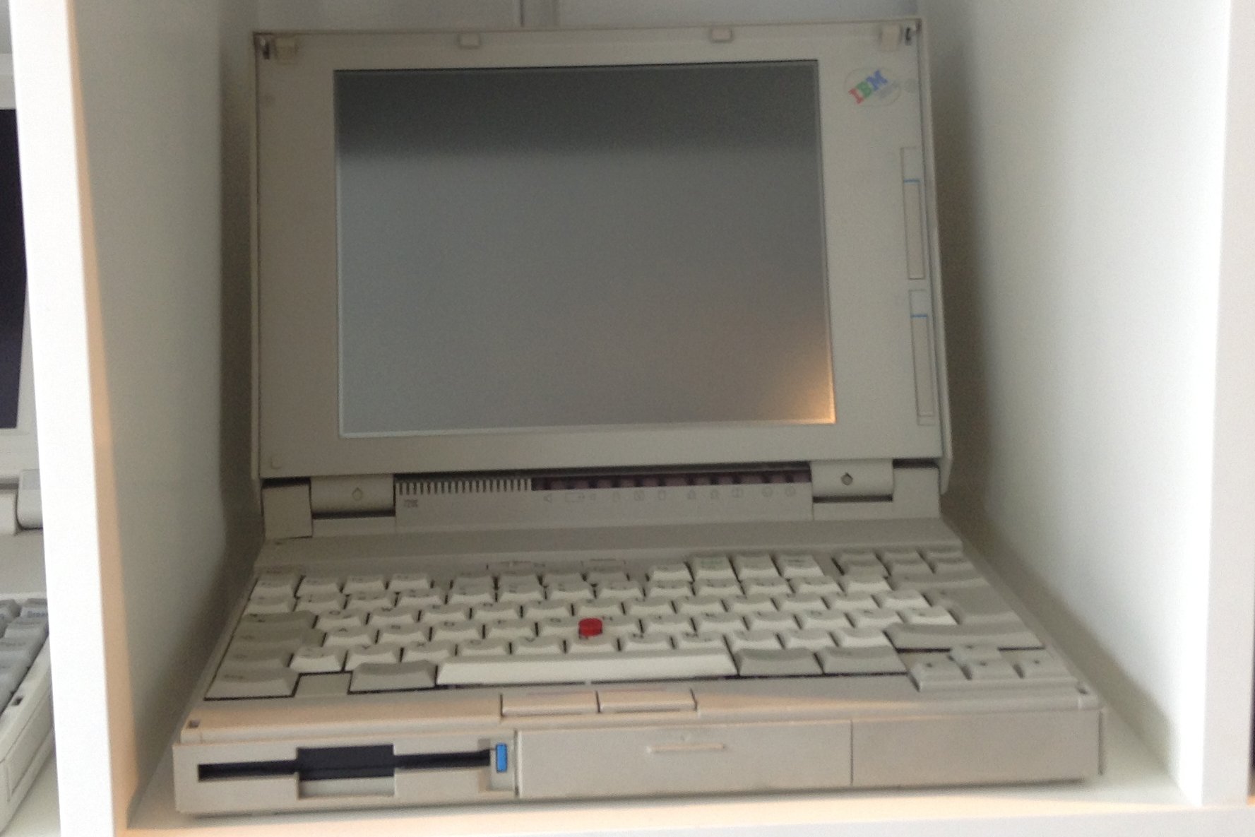 IBM ThinkPad 720C (1993) in the IBM-Beige color variant, open clamshell view, with the red TrackPoint visible between the keys.